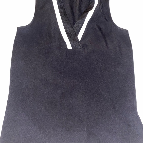 ♥️ Calvin Klein Black and White V-Neck Blouse Size M - Picture 4 of 10